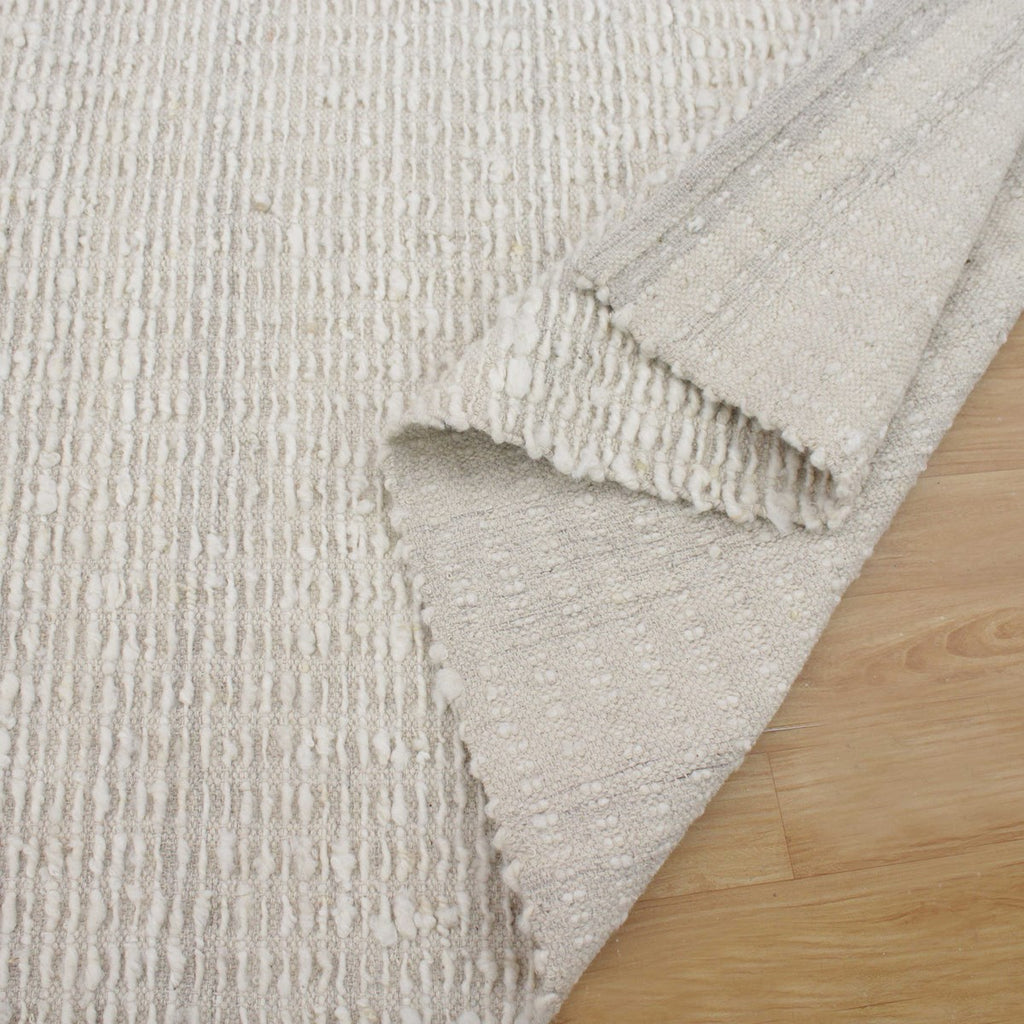 Lovelle Ivory Soft Wool 6 X 9 Rug - Bombay Mercantile