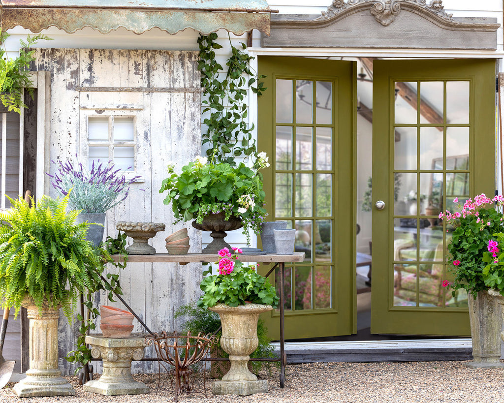 Iron Urne de Jardin - Bombay Mercantile