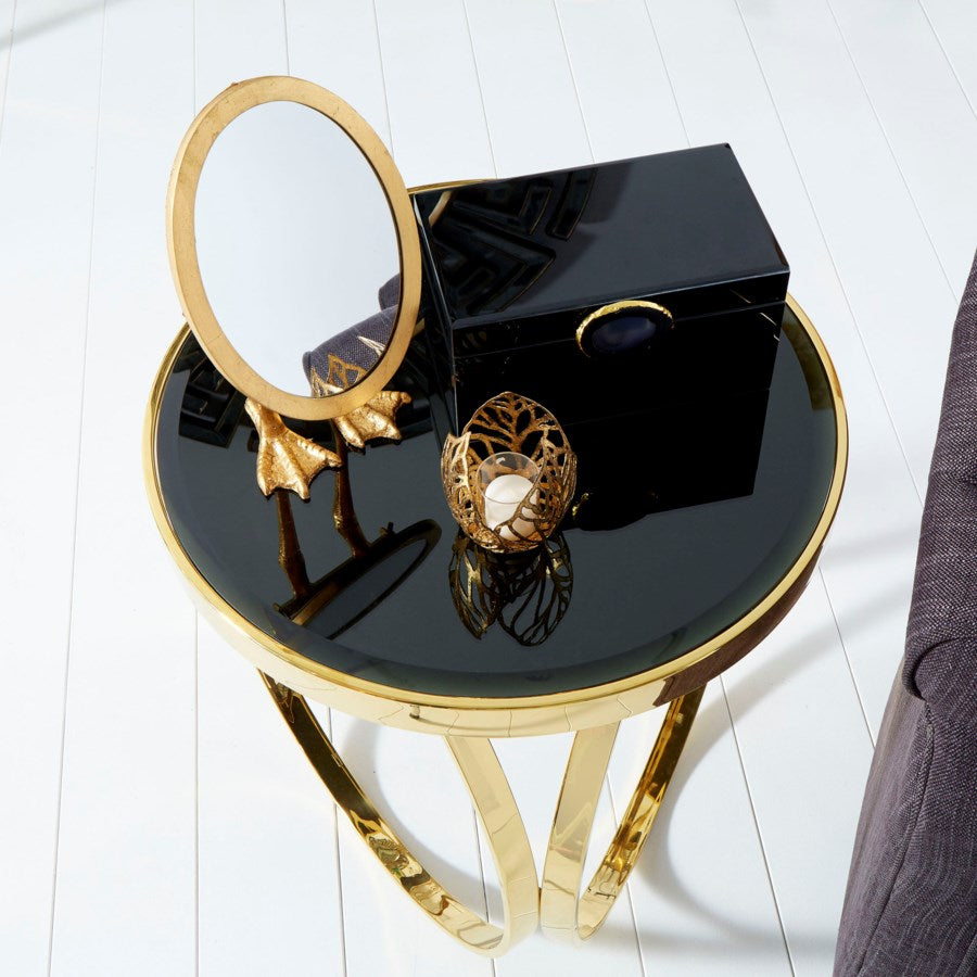 Mirror placed on duck leg - The Nifty Decor
