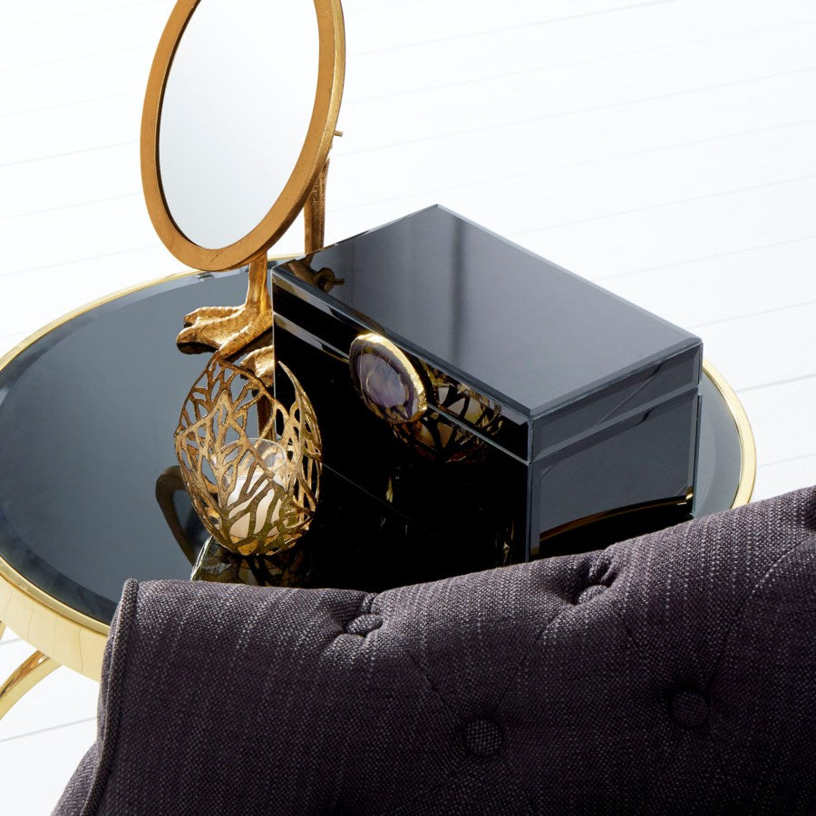 Mirror placed on duck leg - The Nifty Decor