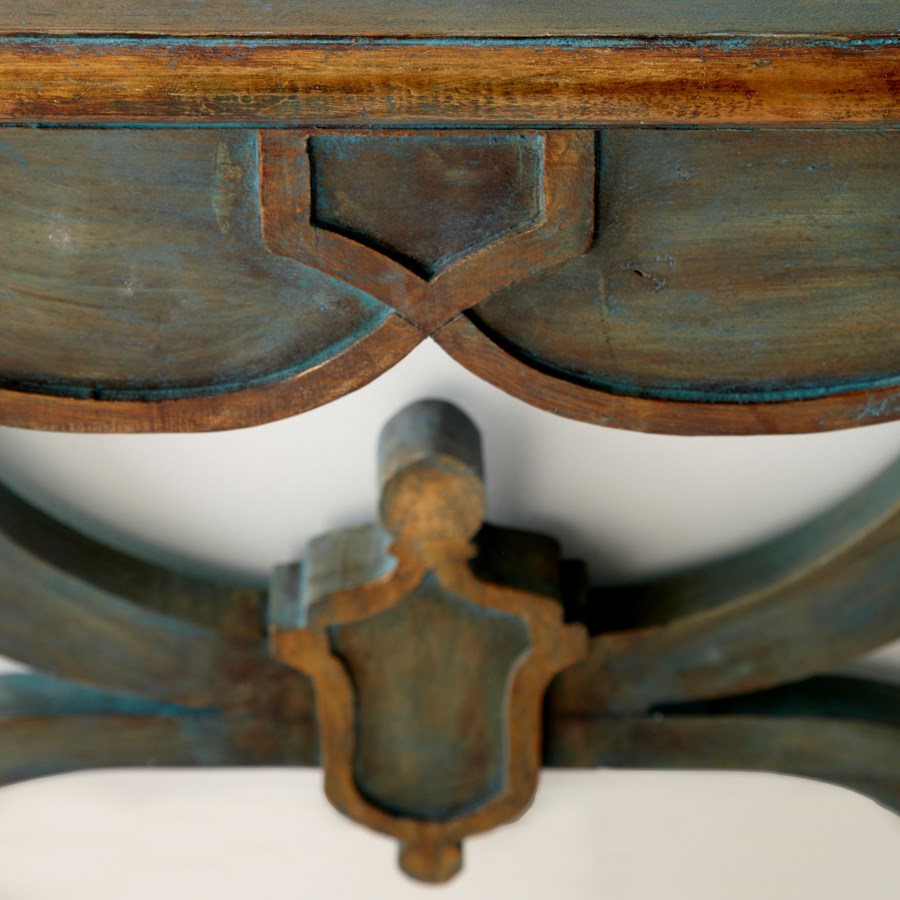 Antiquarian blue console table - The Nifty Decor