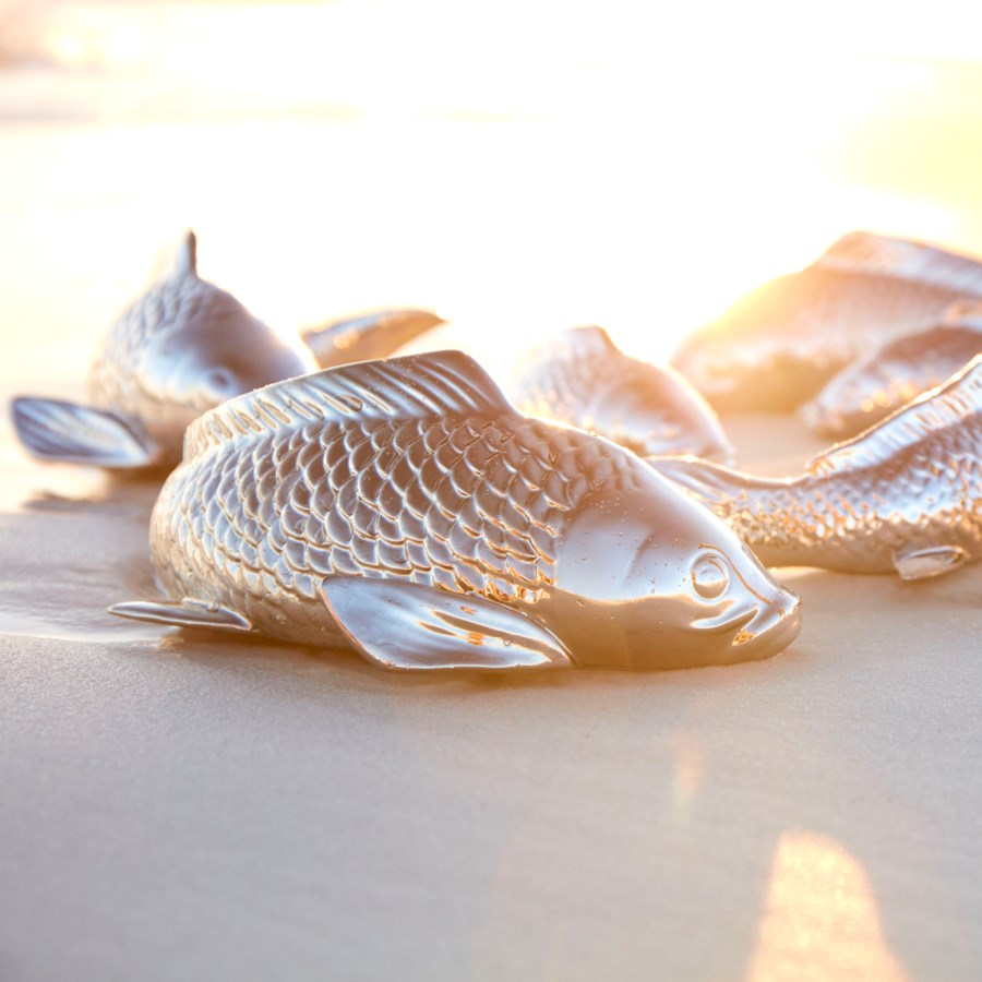 Swimming fish sculpture - The Nifty Decor