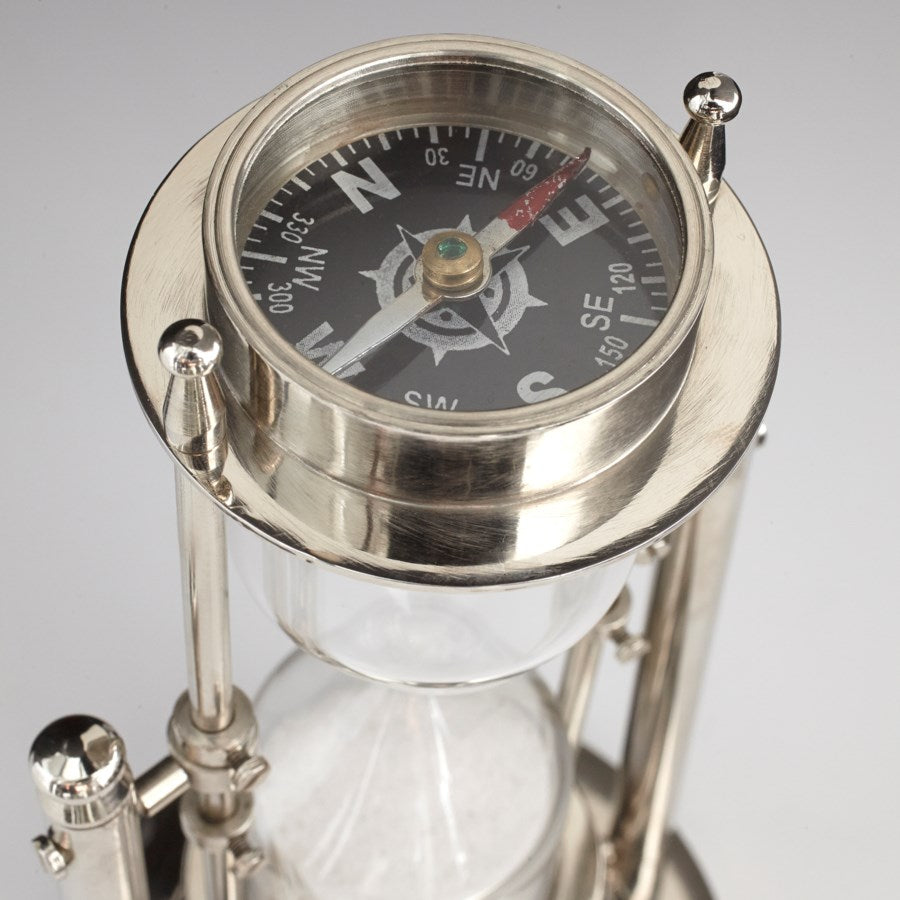 Hourglass table decor - The Nifty Decor