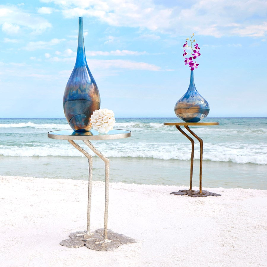 Round table with webbed feets - The Nifty Decor