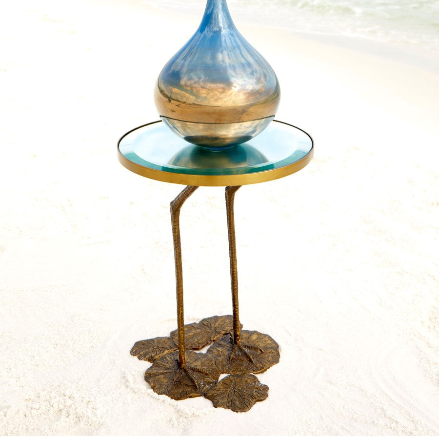 Round table with webbed feets - The Nifty Decor