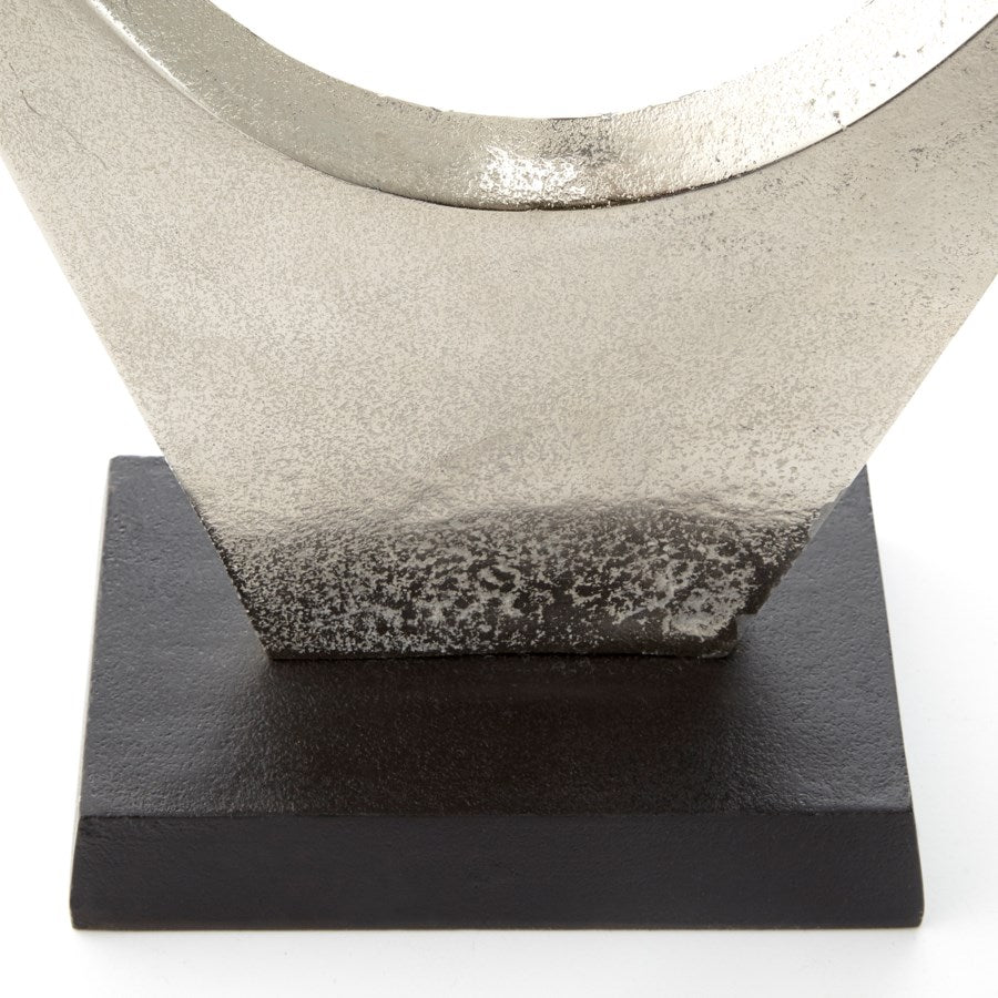 Open center contemporary Table decor - The Nifty Decor