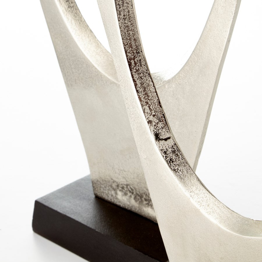 Open center contemporary Table decor - The Nifty Decor