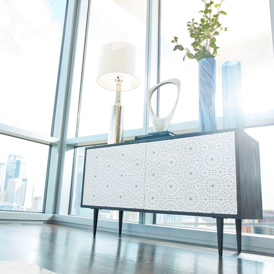 Open center contemporary Table decor - The Nifty Decor
