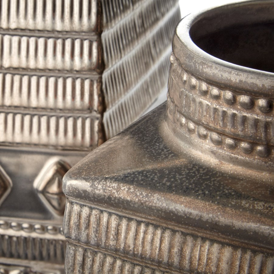 Metal look ceramic vases - The Nifty Decor
