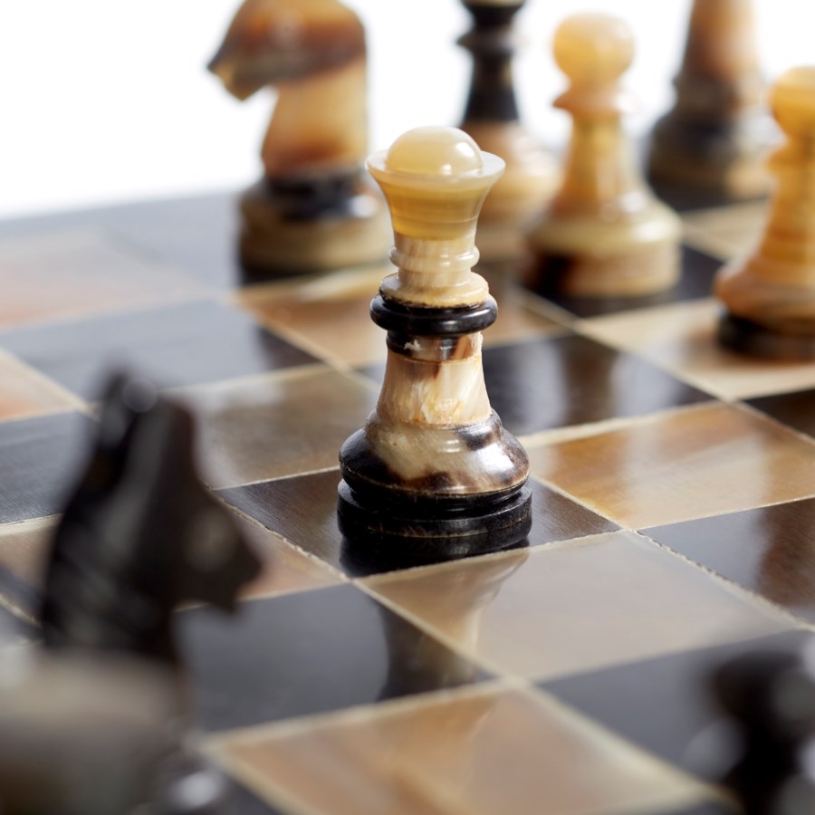 Checkmate Chess Board - The Nifty Decor