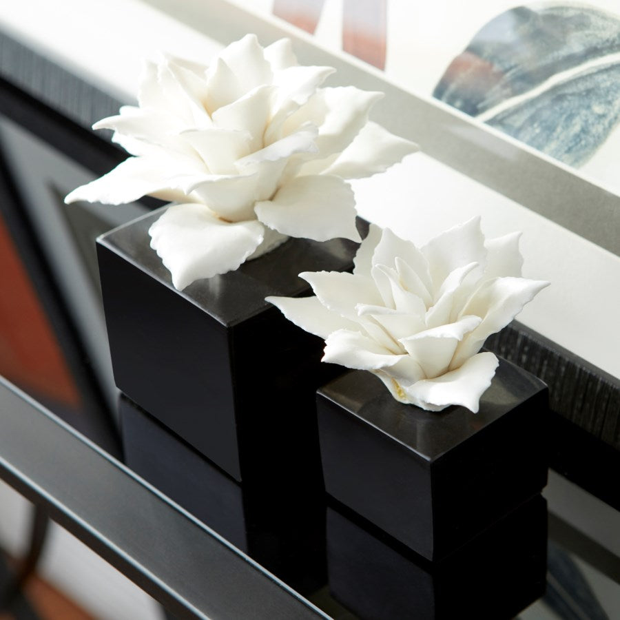 Marble finished Celandine Sculpture - The Nifty Decor