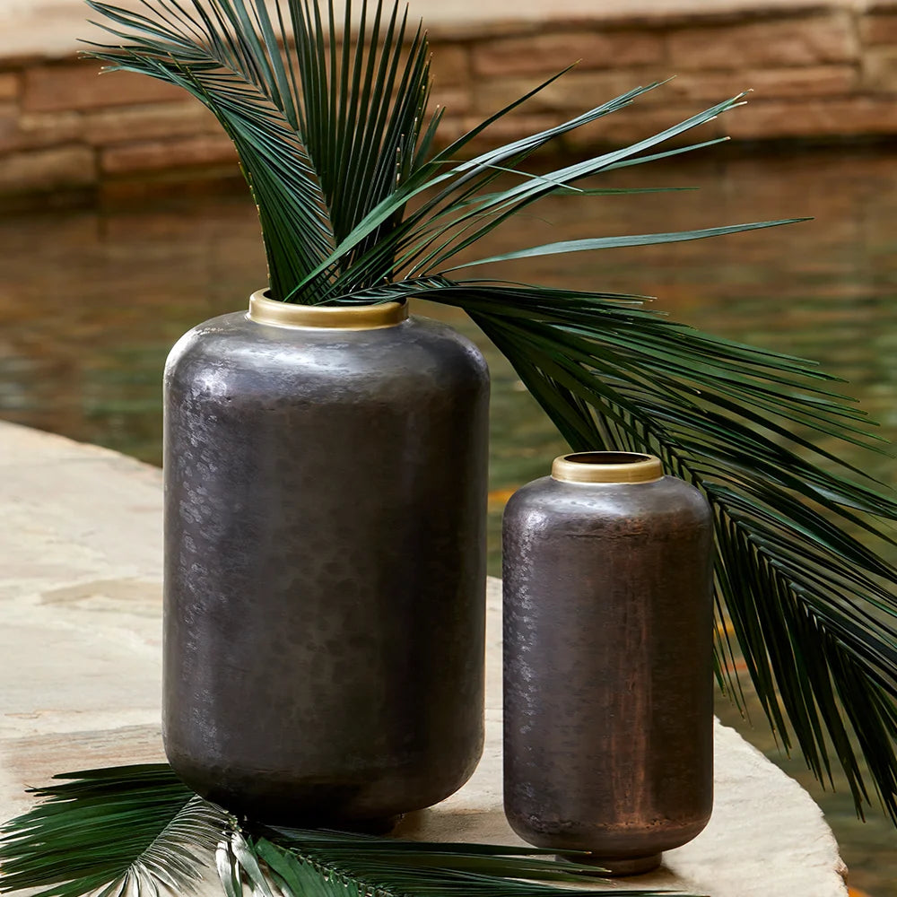Black Akita Vase - Bombay Mercantile