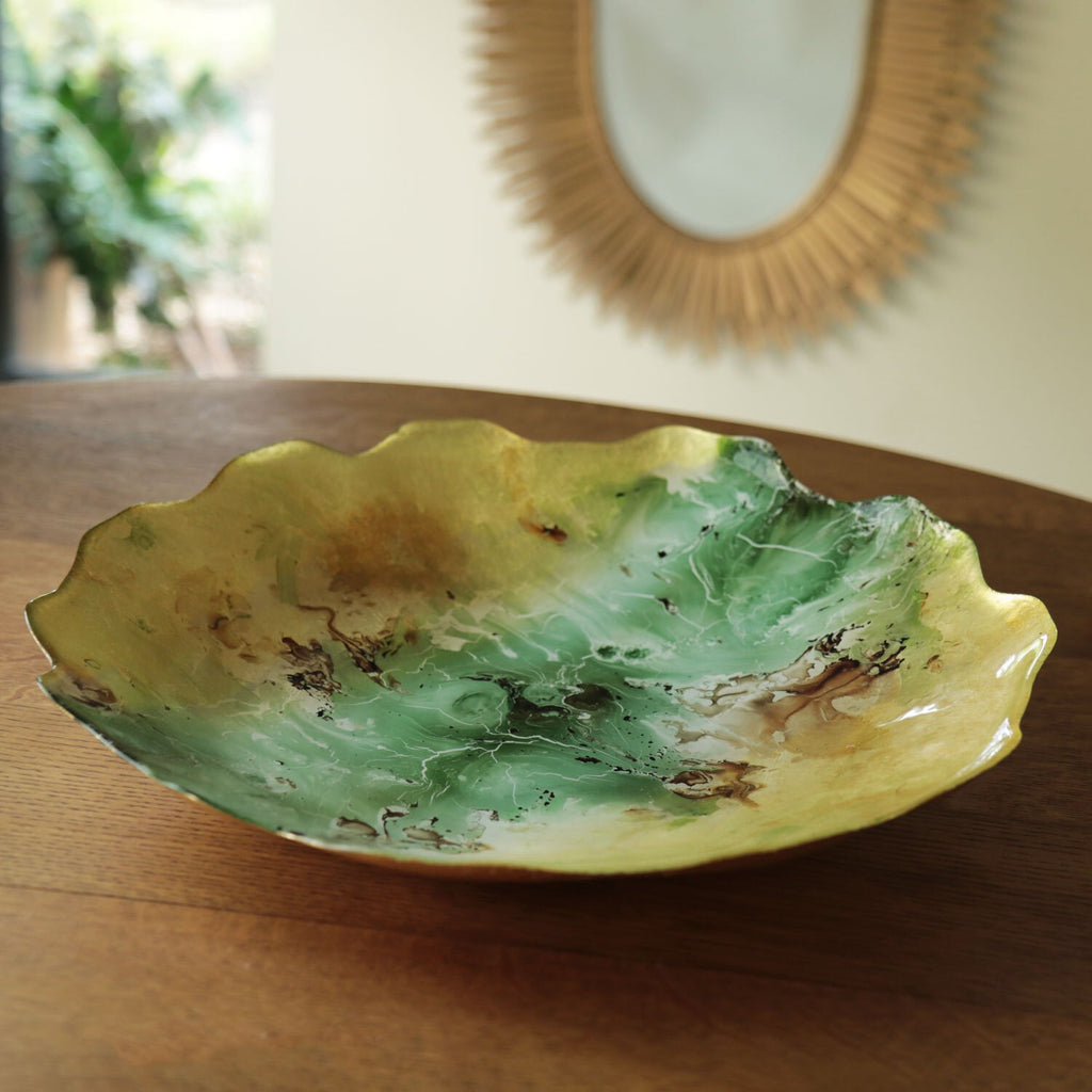 Centerpiece with Scalloped Edges (Green & Gold) - The Nifty Decor
