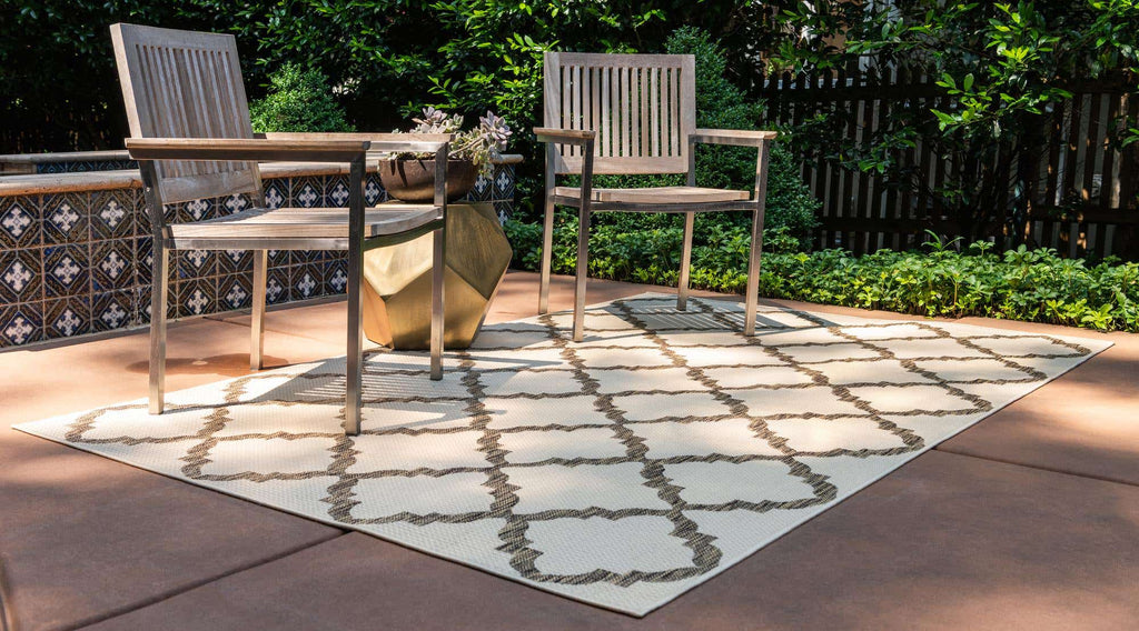 Outdoor Raised Trellis Rug - The Nifty Decor