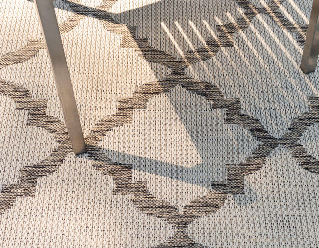 Outdoor Raised Trellis Rug - The Nifty Decor