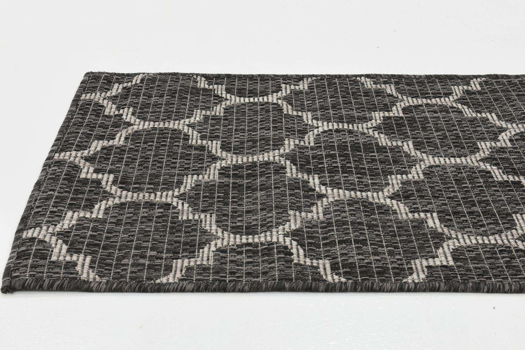 Outdoor Trellis Rug - The Nifty Decor