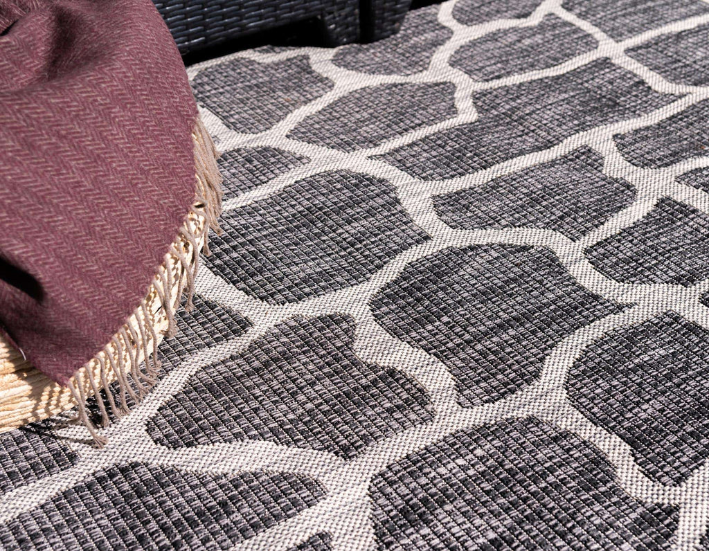 Outdoor Giraffe Rug - The Nifty Decor