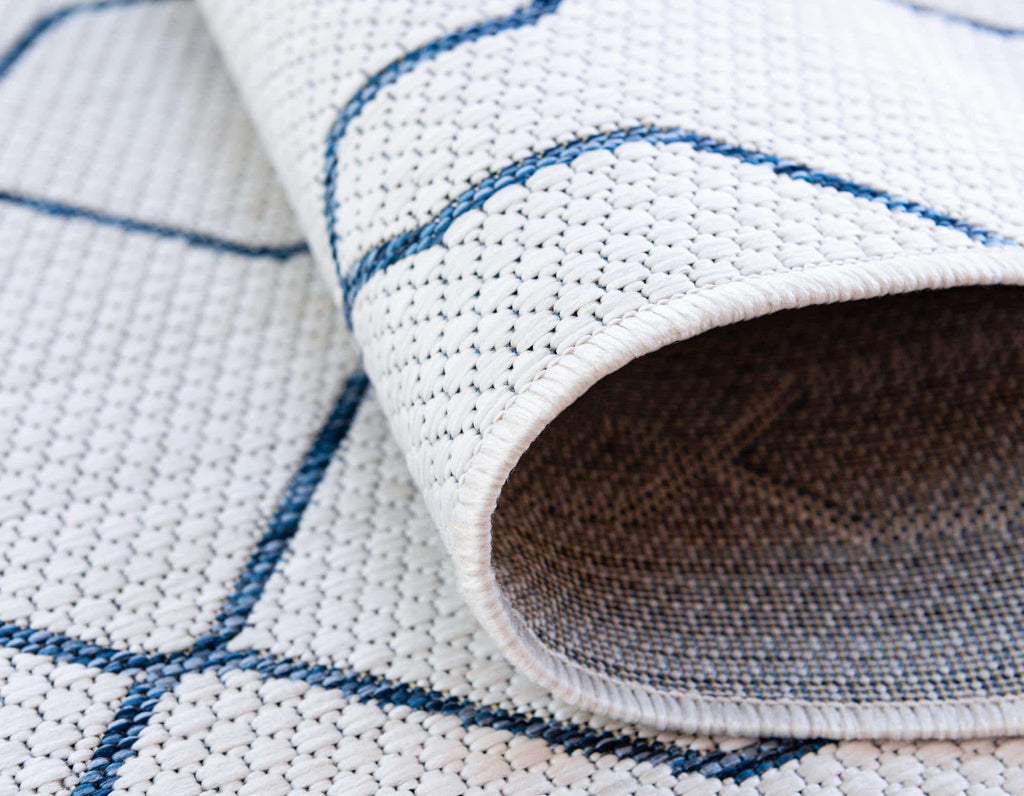 Outdoor Links Trellis Rug - The Nifty Decor
