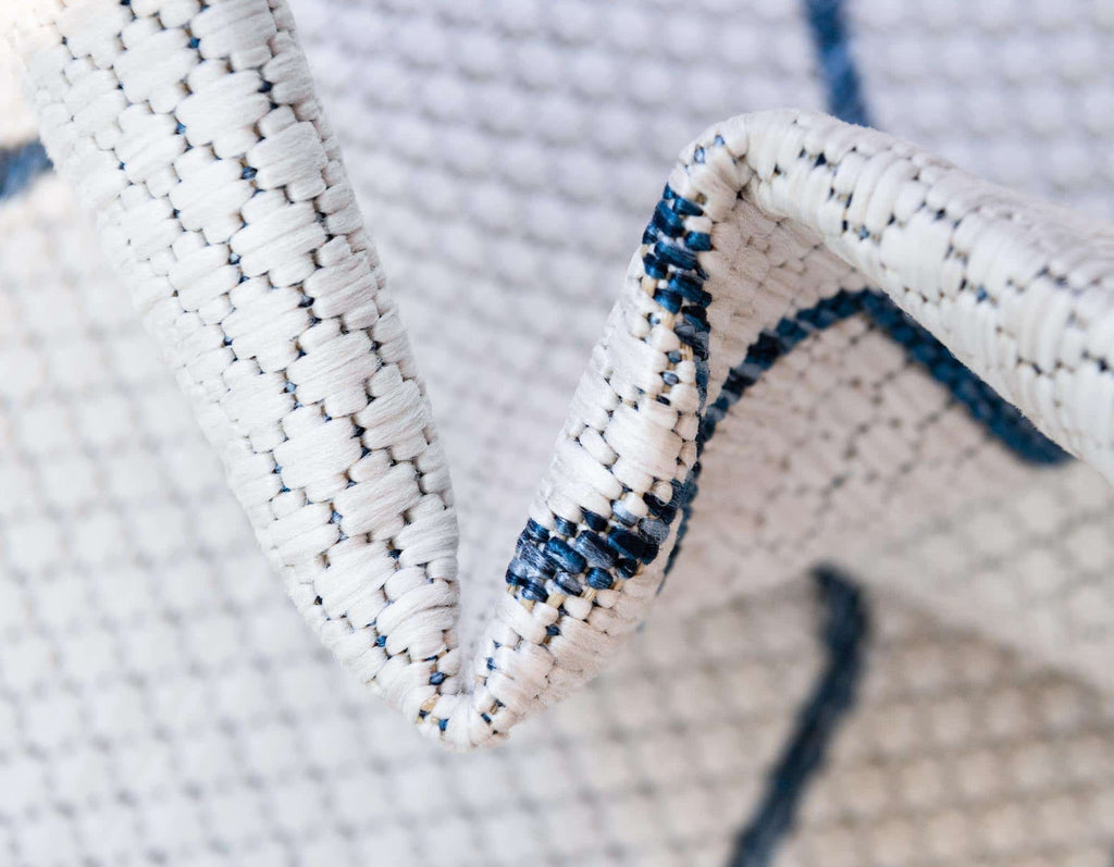 Outdoor Links Trellis Rug - The Nifty Decor