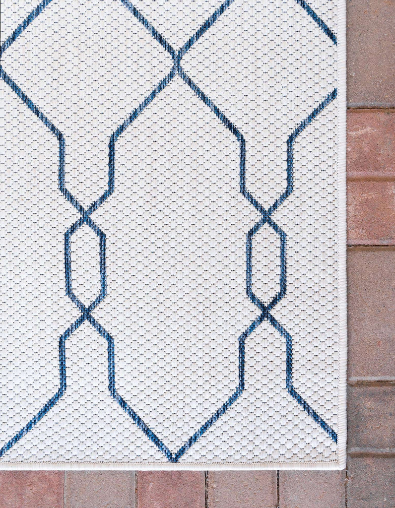 Outdoor Links Trellis Rug - The Nifty Decor