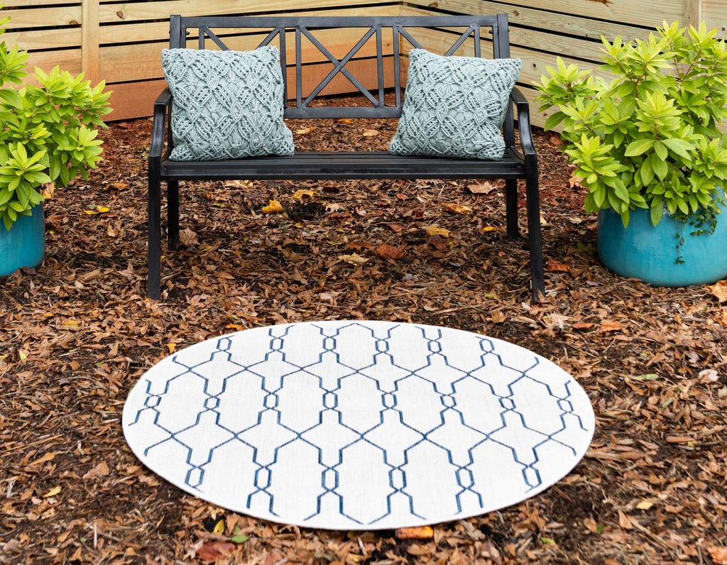 Outdoor Links Trellis Rug - The Nifty Decor