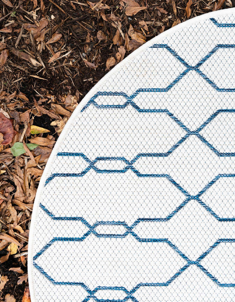 Outdoor Links Trellis Rug - The Nifty Decor