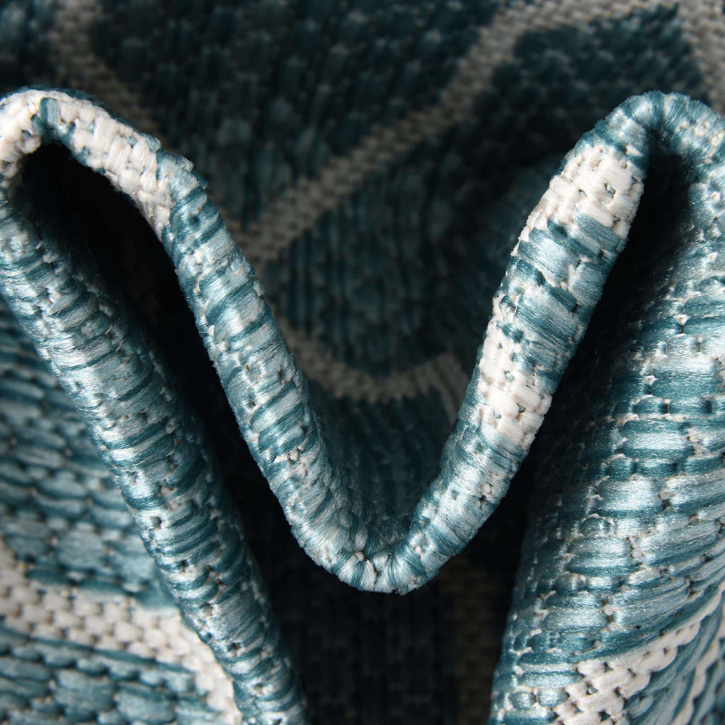Outdoor Links Trellis Rug - The Nifty Decor