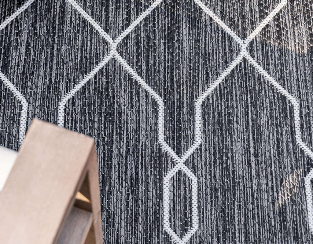 Outdoor Links Trellis Rug - The Nifty Decor