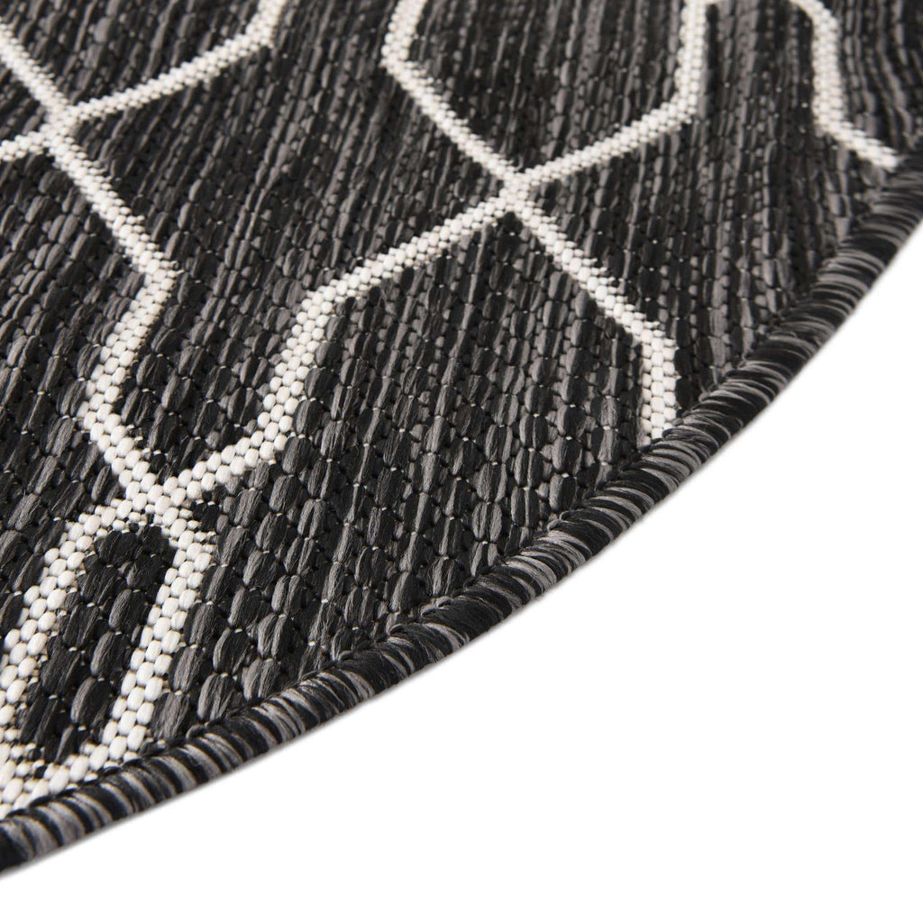 Outdoor Links Trellis Rug - The Nifty Decor