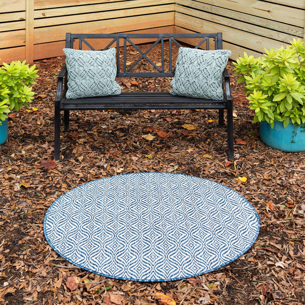 Outdoor Deco Trellis Rug - The Nifty Decor
