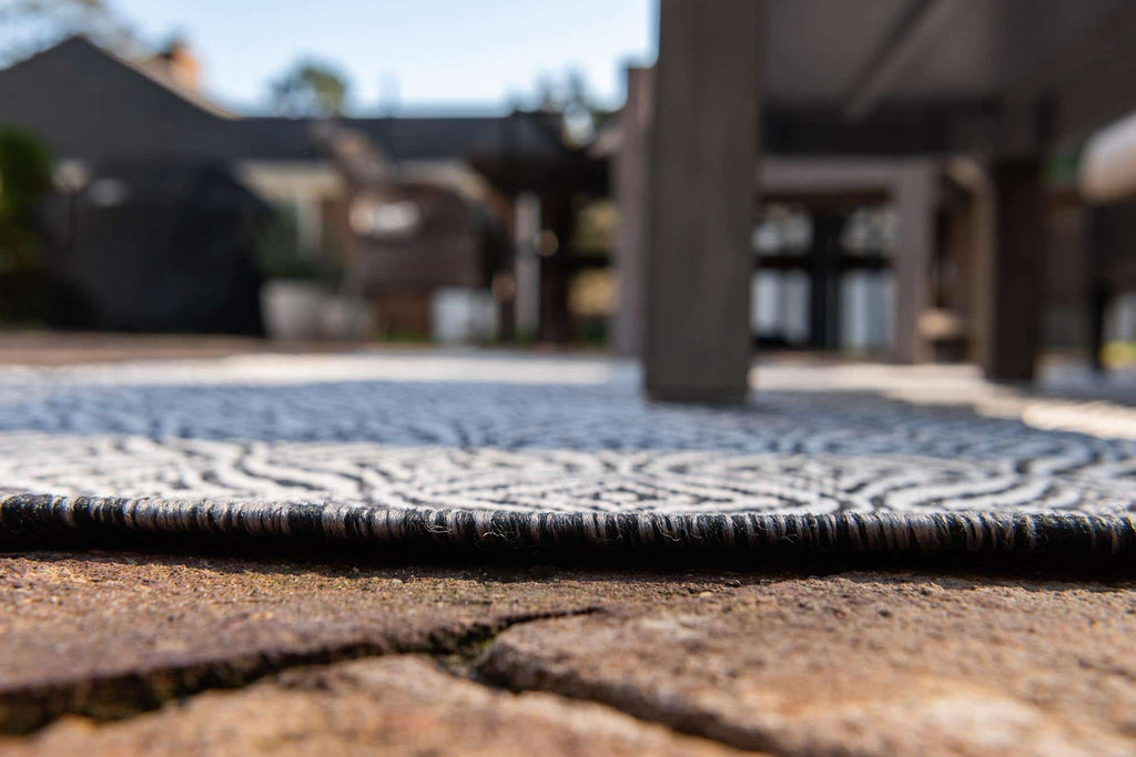 Outdoor Deco Trellis Rug - The Nifty Decor