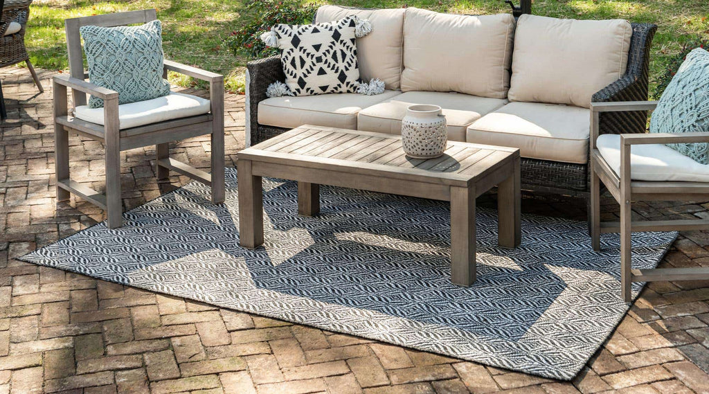 Outdoor Deco Trellis Rug - The Nifty Decor
