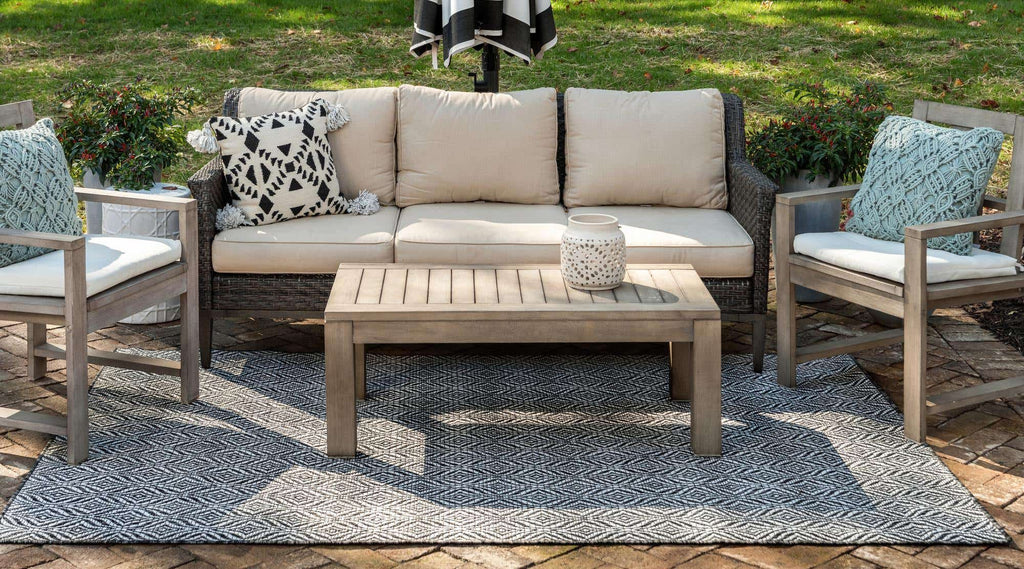 Outdoor Deco Trellis Rug - The Nifty Decor
