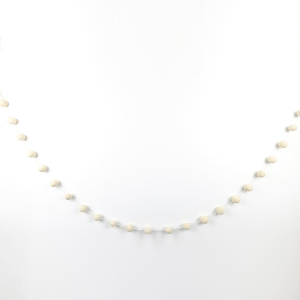 White felt ball garland - The Nifty Decor