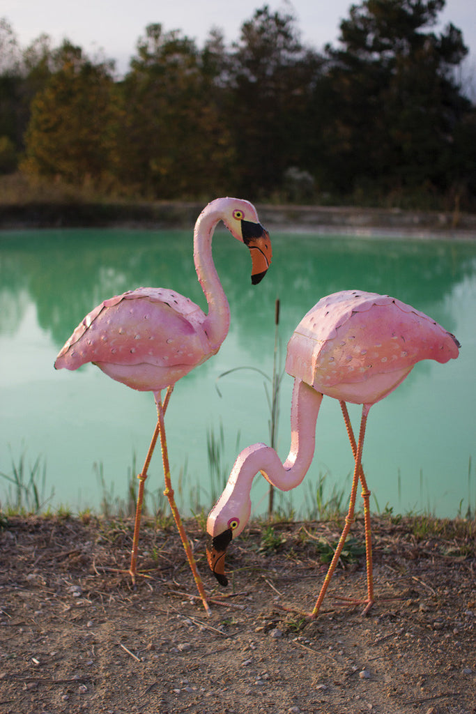 Painted metal pink flamingo - The Nifty Decor