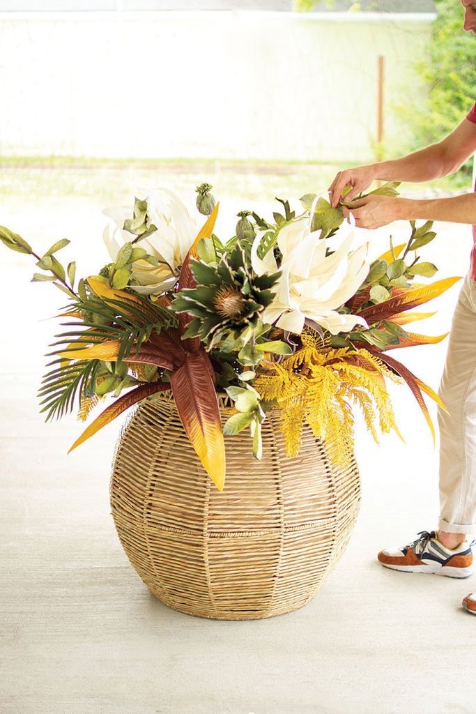 Large round woven seagrass planter - The Nifty Decor