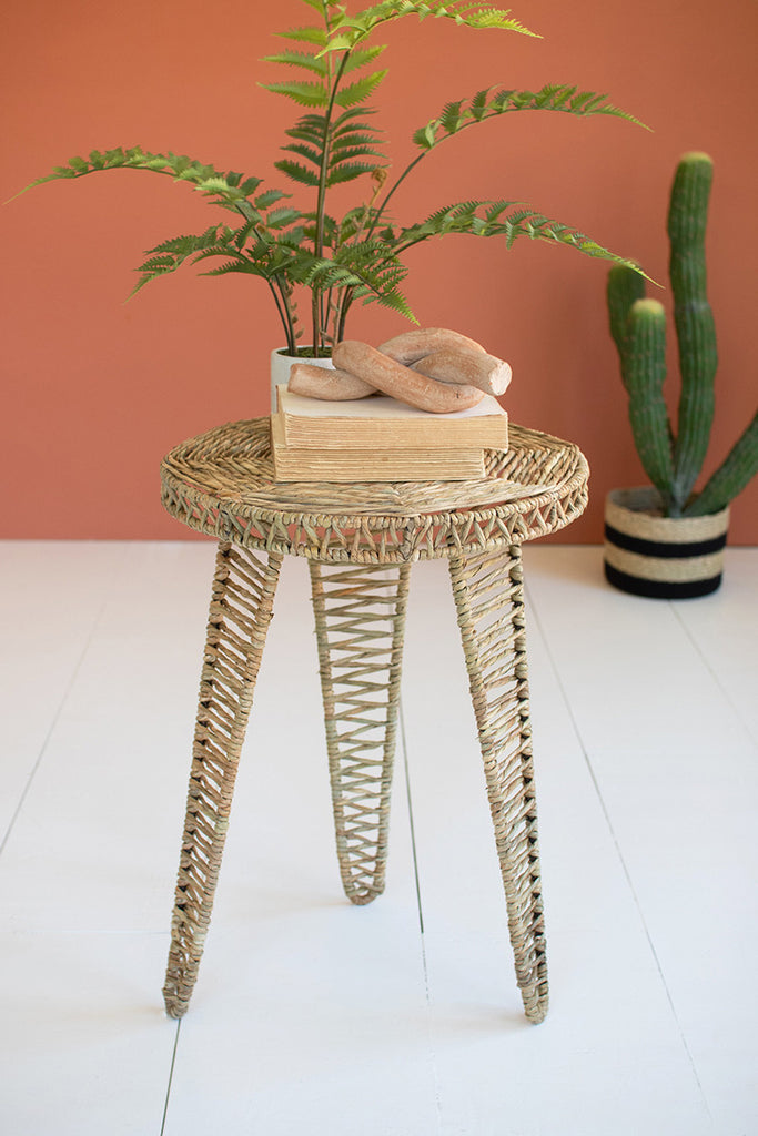 Woven seagrass side table - The Nifty Decor