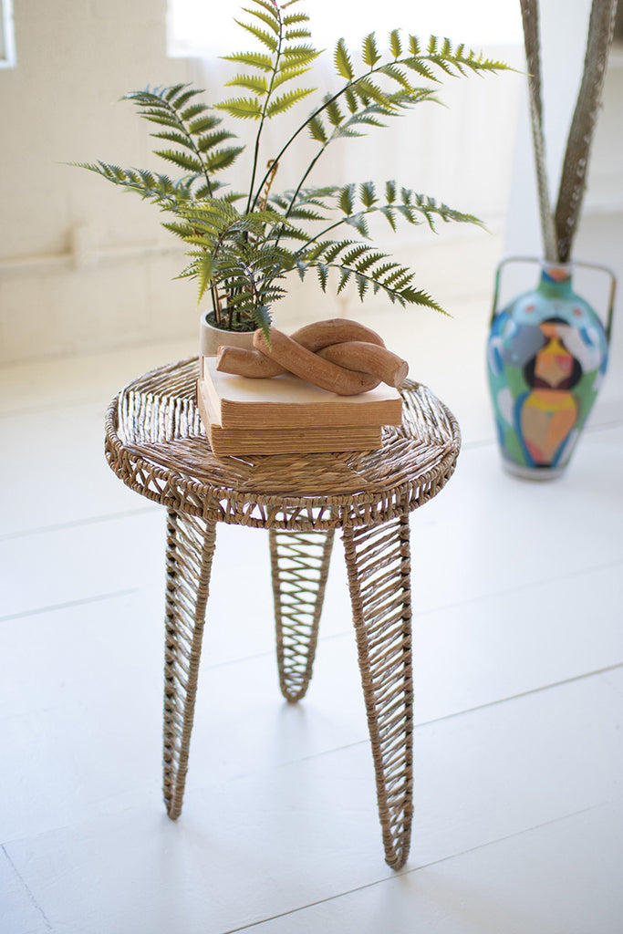 Woven seagrass side table - The Nifty Decor