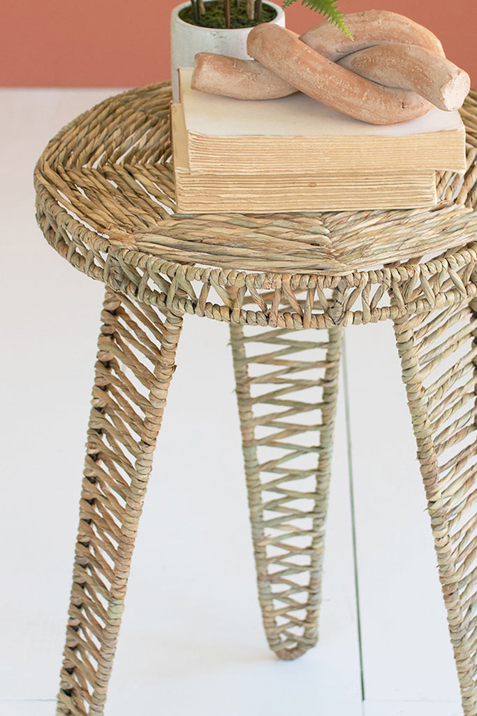 Woven seagrass side table - The Nifty Decor