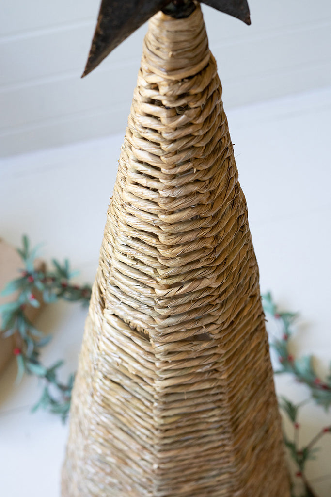 Seagrass Christmas tree - The Nifty Decor