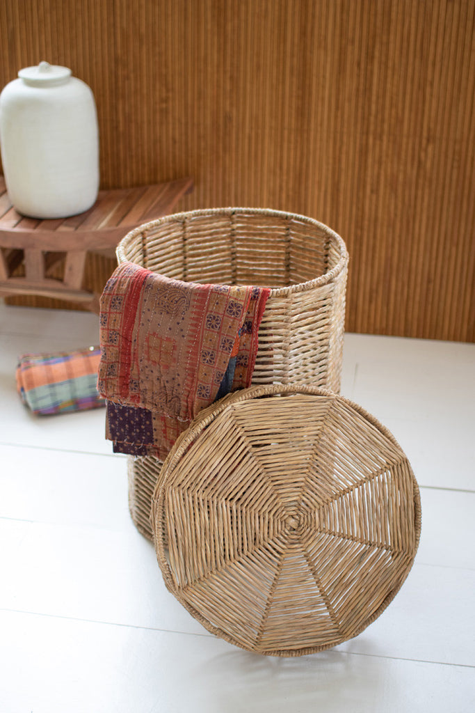 Woven seagrass hamper with scalloped edge lid - Bombay Mercantile
