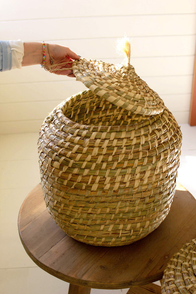 Set of 2 oval seagrass baskets with lids - Bombay Mercantile