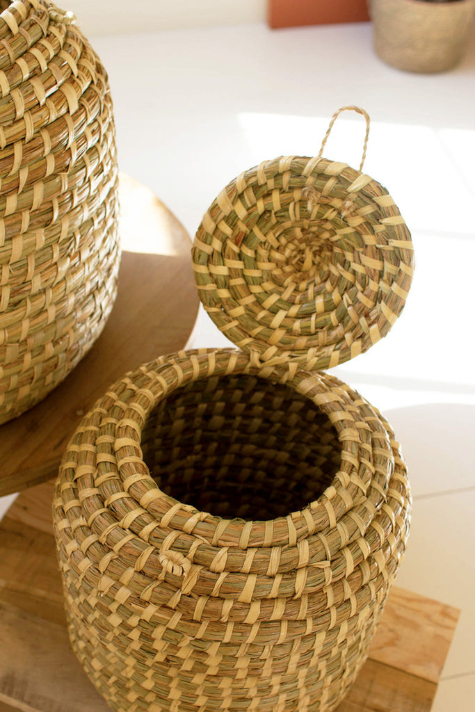 Set of 2 oval seagrass baskets with lids - Bombay Mercantile