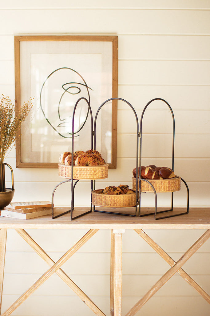 Folding round display - The Nifty Decor