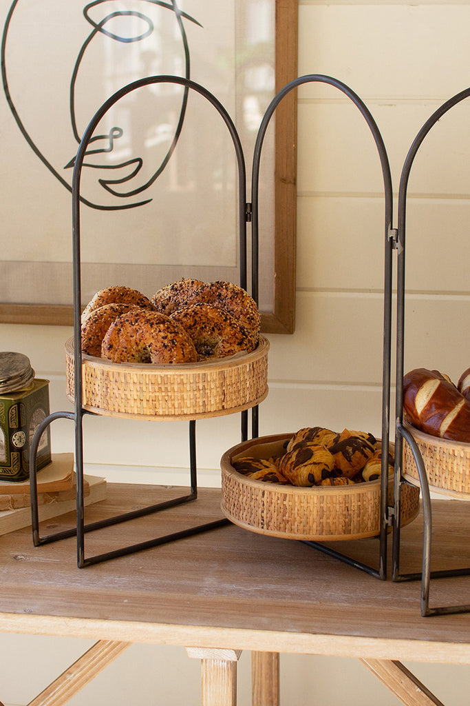 Folding round display - The Nifty Decor