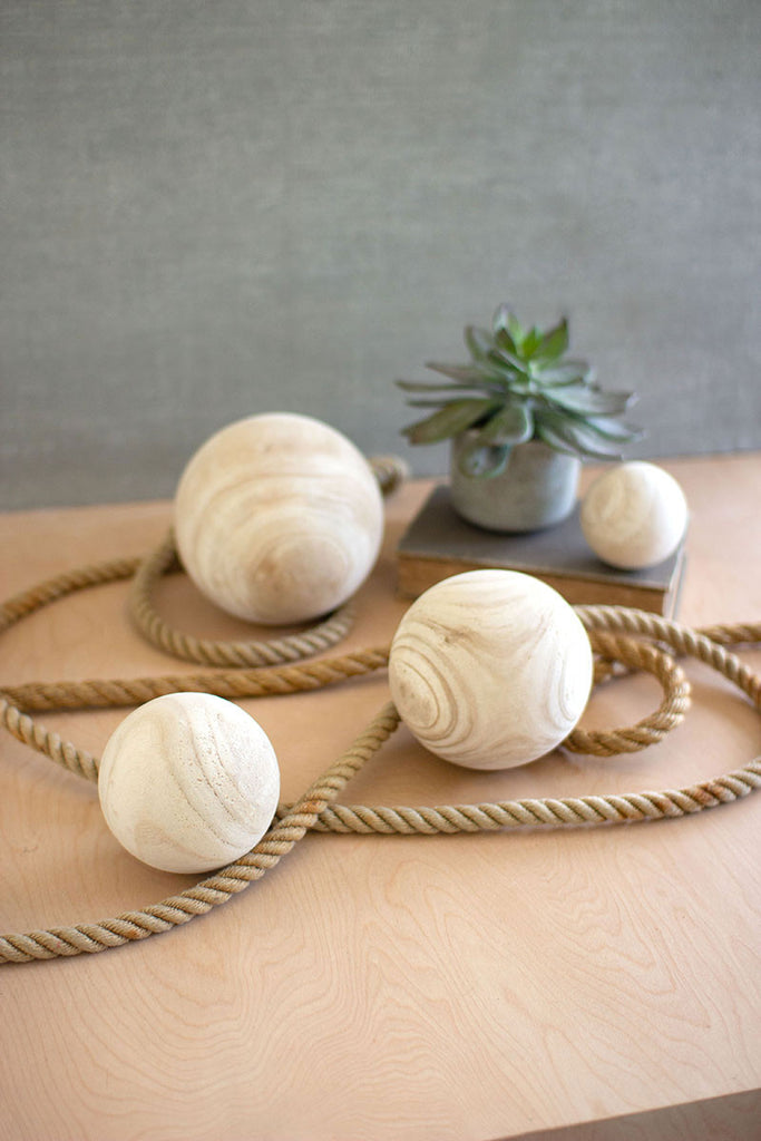 Natural wood spheres, set of 4 - The Nifty Decor