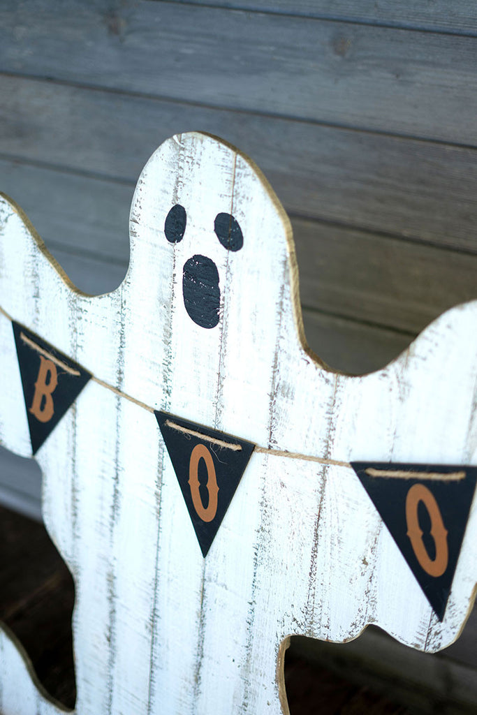 Painted wooden ghost with boo pennant - The Nifty Decor