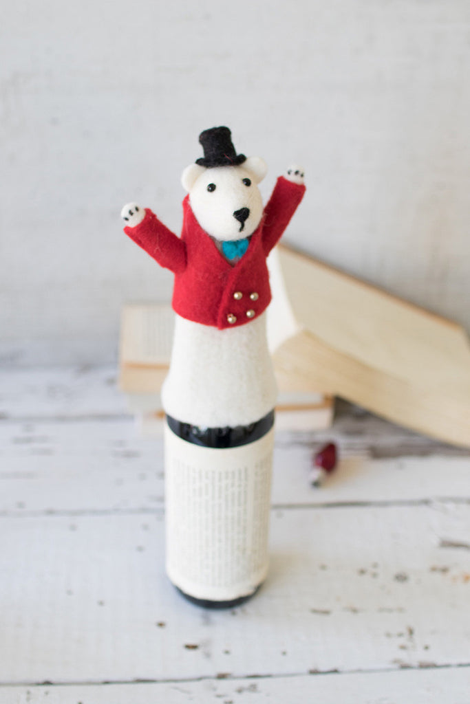 Felt bear christmas wine topper - The Nifty Decor