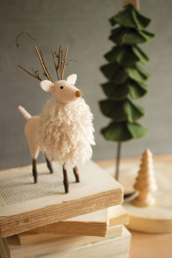 Pink felt deer - The Nifty Decor