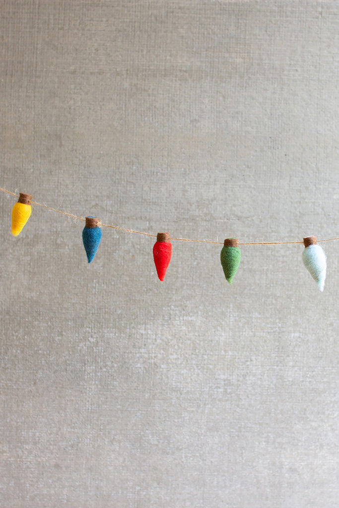 Felt Christmas bulb garland - The Nifty Decor